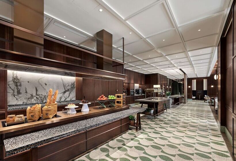 هتل Hilton Shanghai Hongqiao