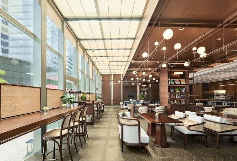 هتل Hilton Shanghai Hongqiao