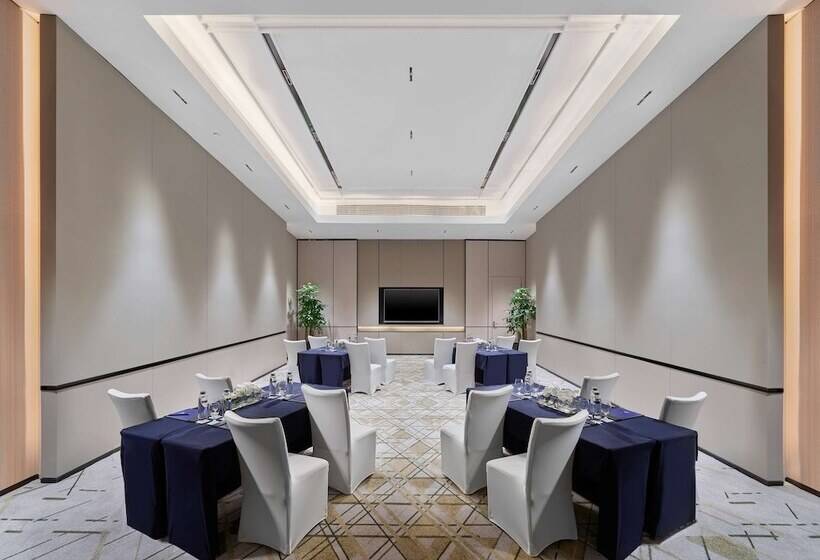 هتل Hilton Shanghai Hongqiao