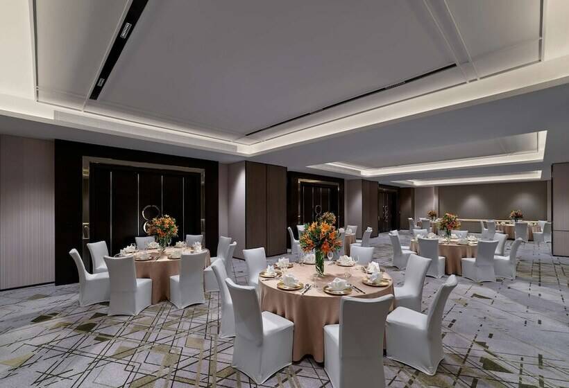 هتل Hilton Shanghai Hongqiao