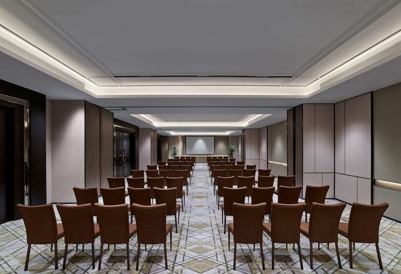 هتل Hilton Shanghai Hongqiao