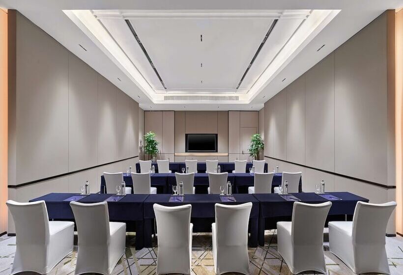 هتل Hilton Shanghai Hongqiao