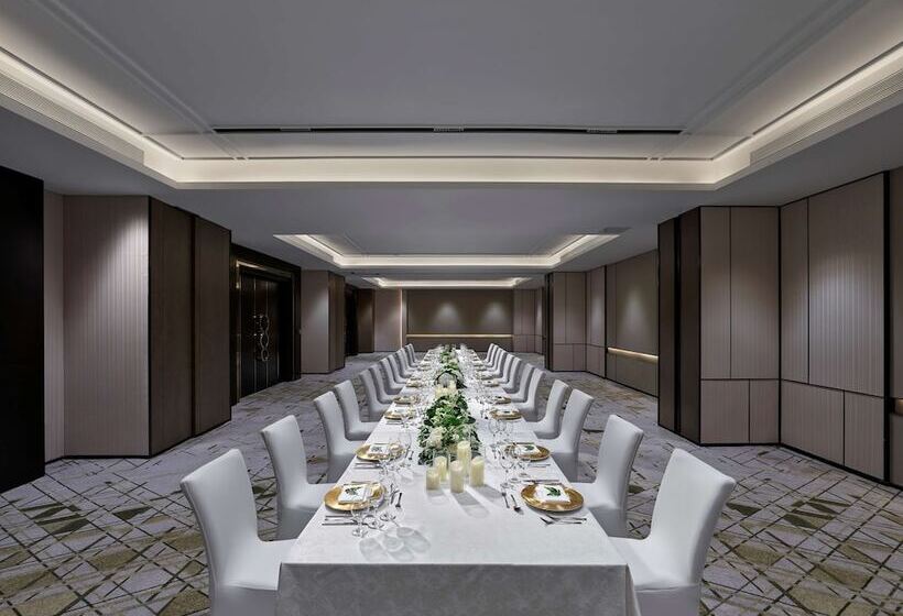 هتل Hilton Shanghai Hongqiao