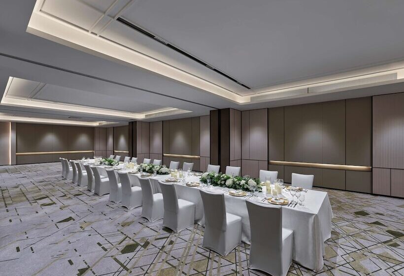 هتل Hilton Shanghai Hongqiao