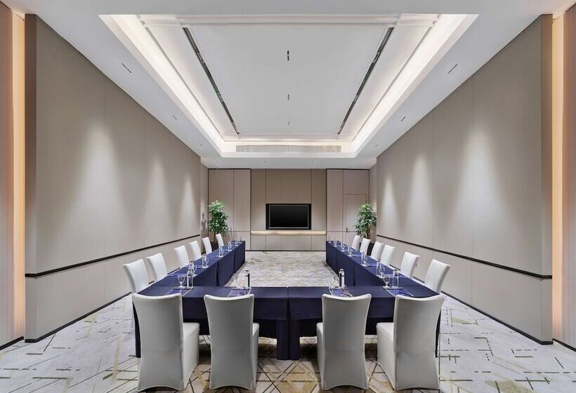 هتل Hilton Shanghai Hongqiao