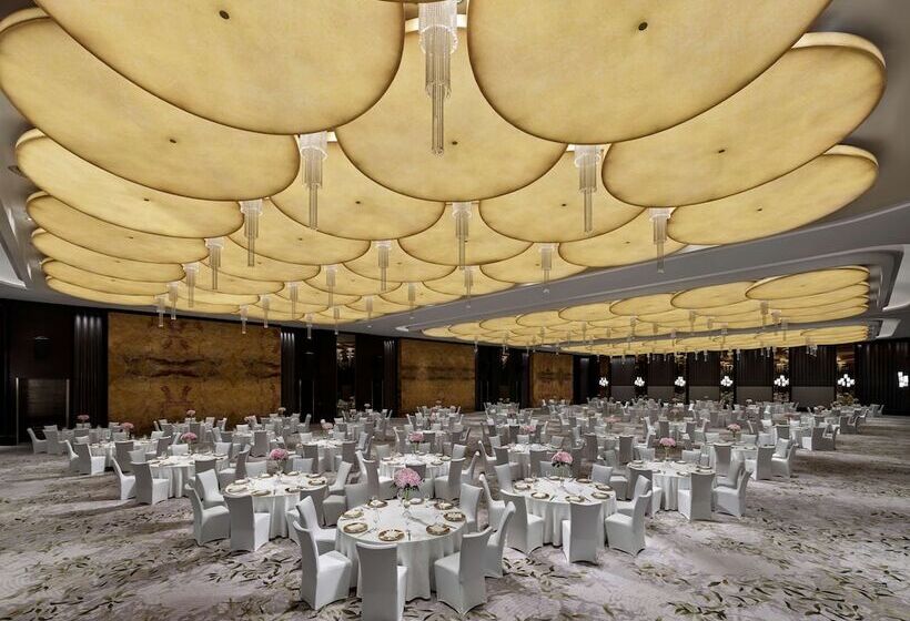 هتل Hilton Shanghai Hongqiao