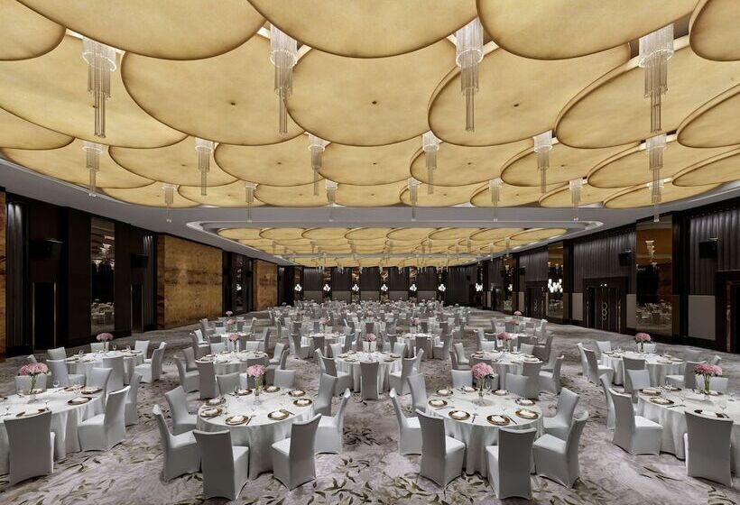 هتل Hilton Shanghai Hongqiao