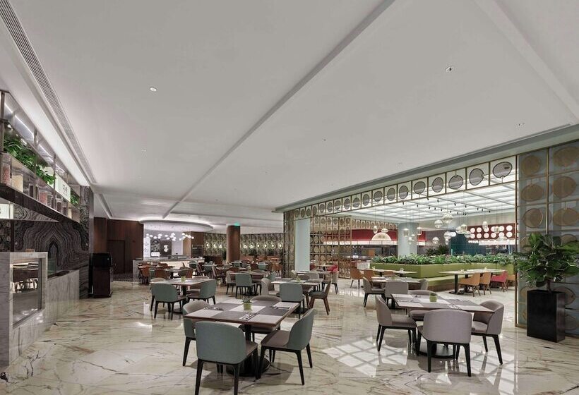 هتل Hilton Shanghai Hongqiao