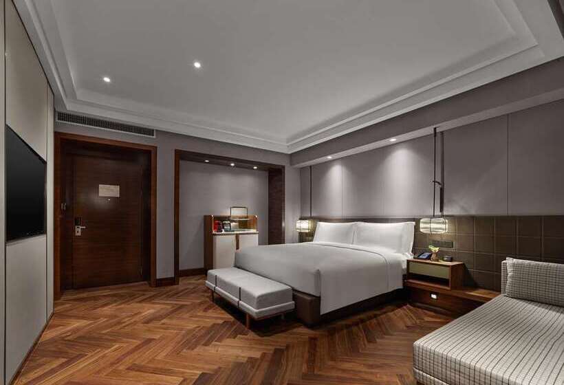 هتل Hilton Shanghai Hongqiao