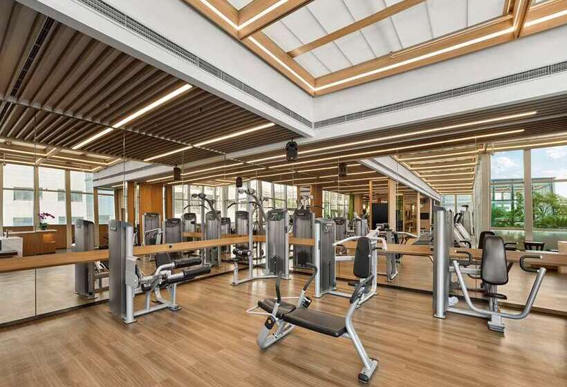 هتل Hilton Shanghai Hongqiao