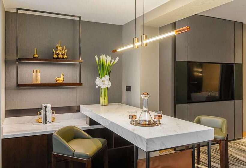 هتل Hilton Shanghai Hongqiao