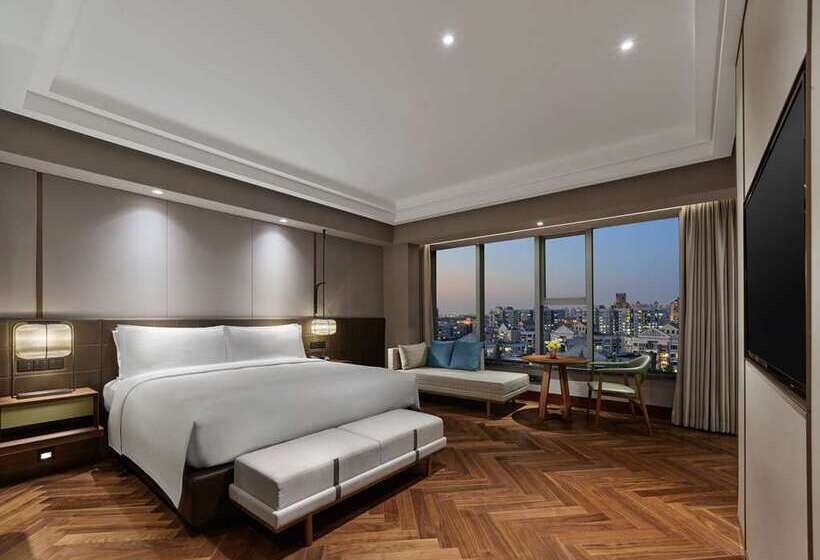 هتل Hilton Shanghai Hongqiao