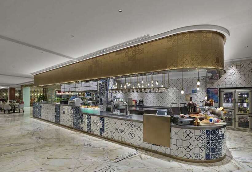 هتل Hilton Shanghai Hongqiao