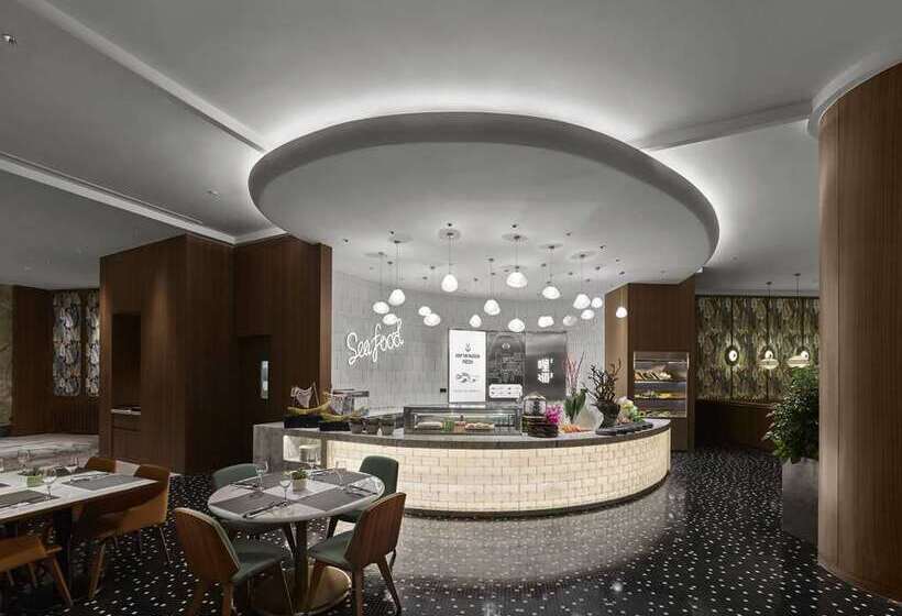 هتل Hilton Shanghai Hongqiao