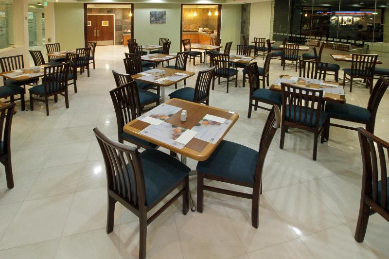 Отель Holiday Inn Express & Suites Irapuato