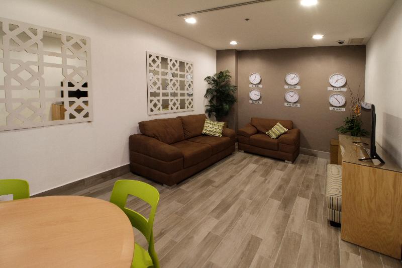 Отель Holiday Inn Express & Suites Irapuato