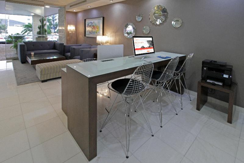 Отель Holiday Inn Express & Suites Irapuato