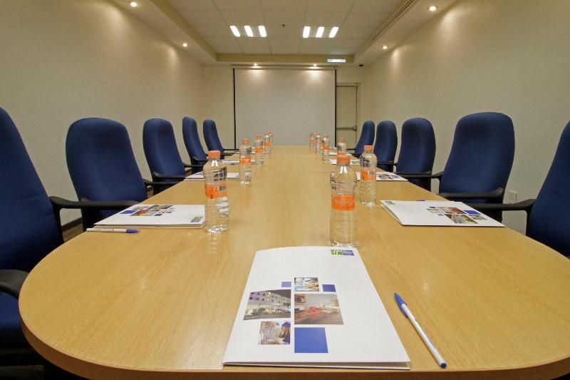 Отель Holiday Inn Express & Suites Irapuato