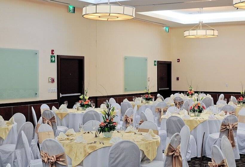 בית מלון כפרי Holiday Inn Uruapan, An Ihg