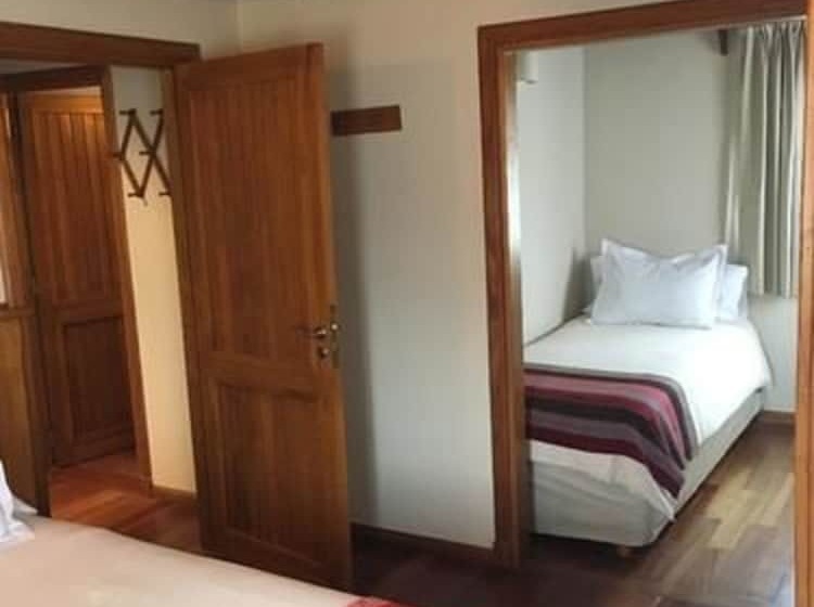 ホテル Hosteria Senderos