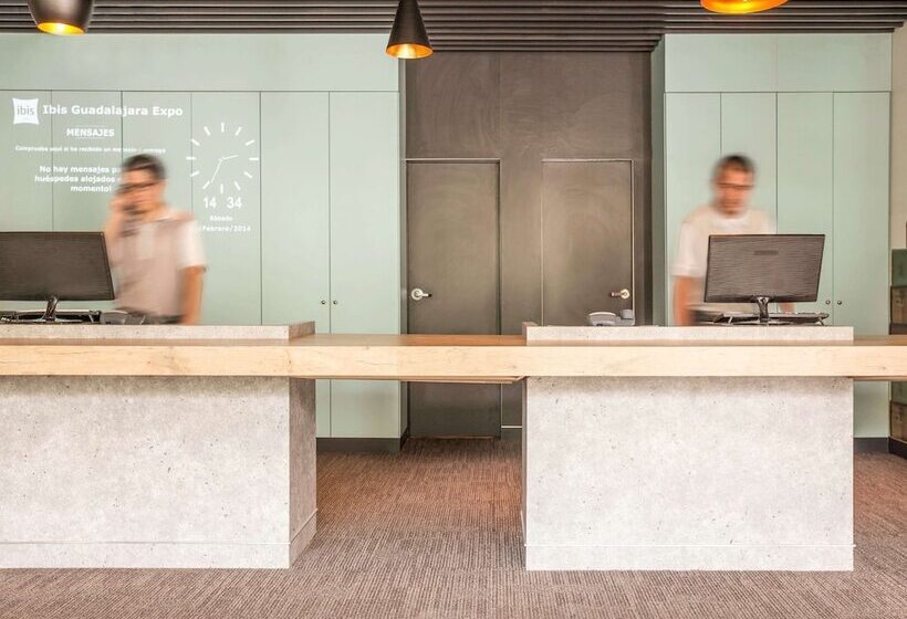 ホテル Ibis Guadalajara Expo