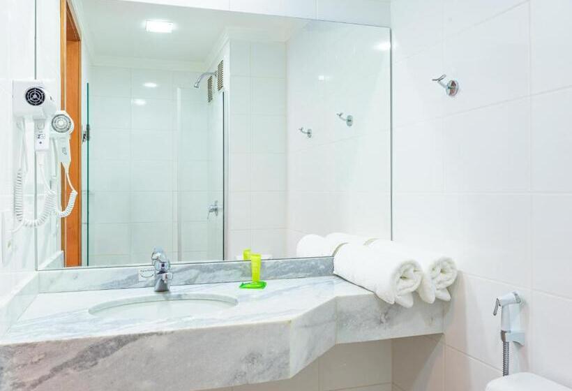 ホテル Golden Tower Express Araraquara By Fênix Hotéis