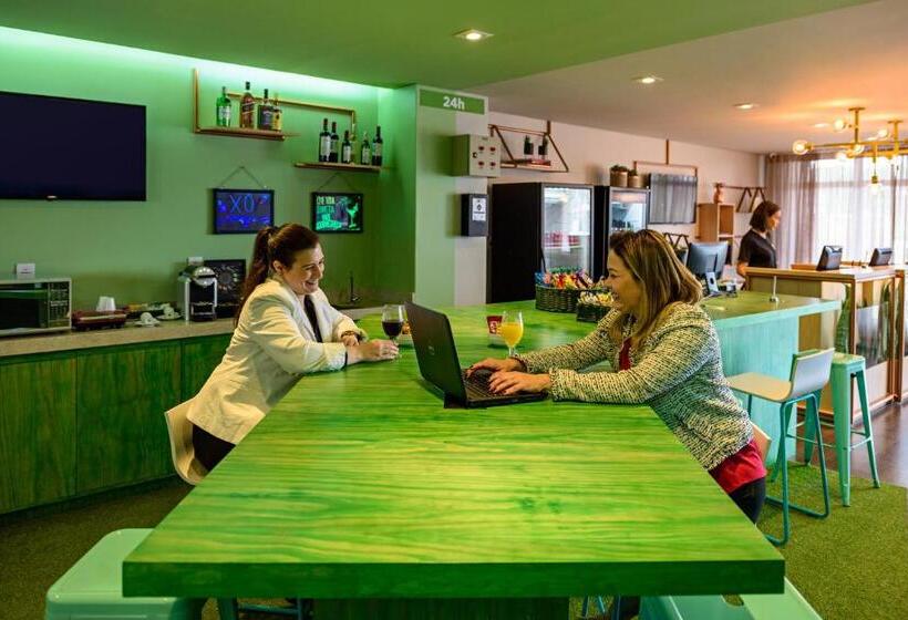 ホテル Golden Tower Express Araraquara By Fênix Hotéis