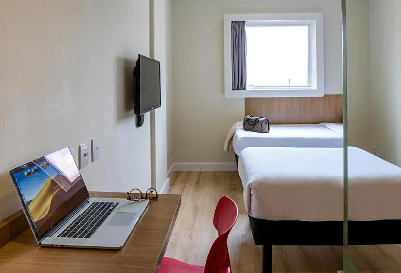 ホテル Golden Tower Express Araraquara By Fênix Hotéis