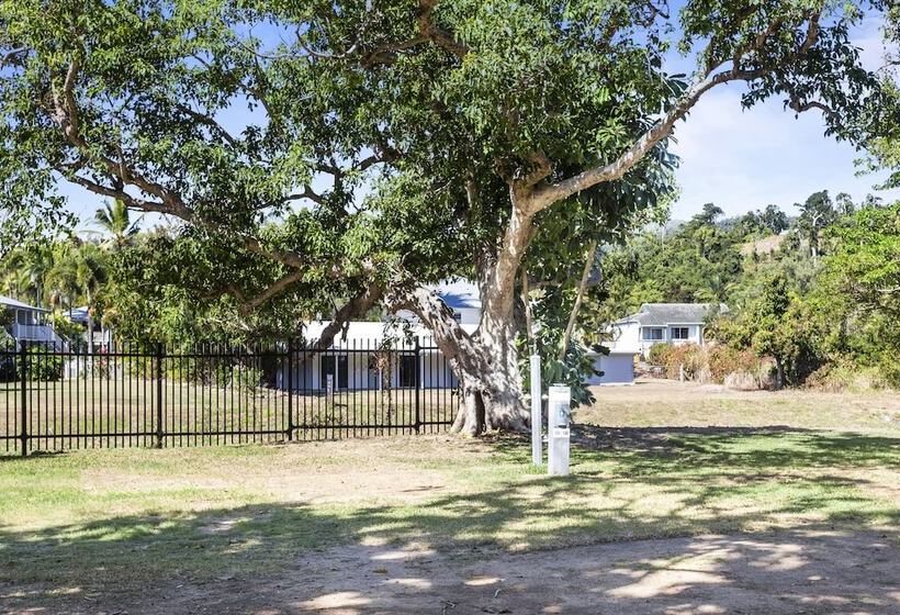 בית מלון כפרי Tasman Holiday Parks   Airlie Beach