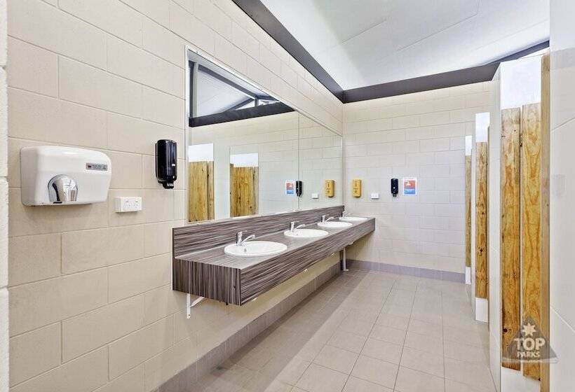 בית מלון כפרי Tasman Holiday Parks   Airlie Beach