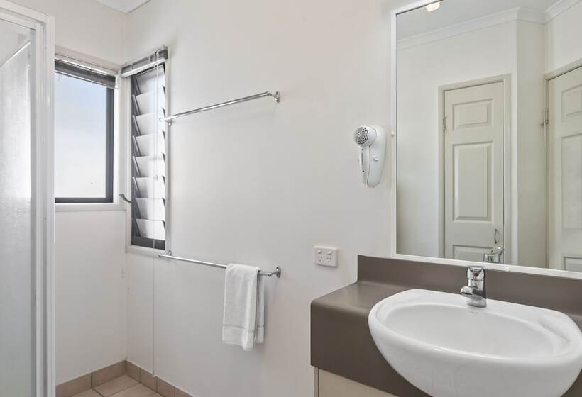 בית מלון כפרי Tasman Holiday Parks   Airlie Beach