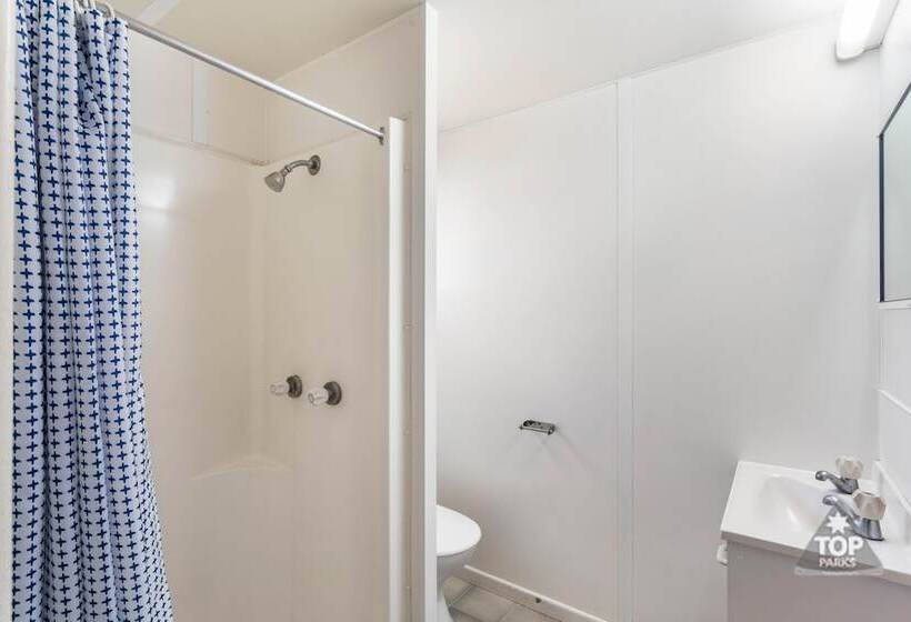 בית מלון כפרי Tasman Holiday Parks   Airlie Beach