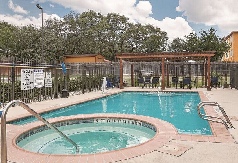 Отель La Quinta By Wyndham San Antonio Northwest