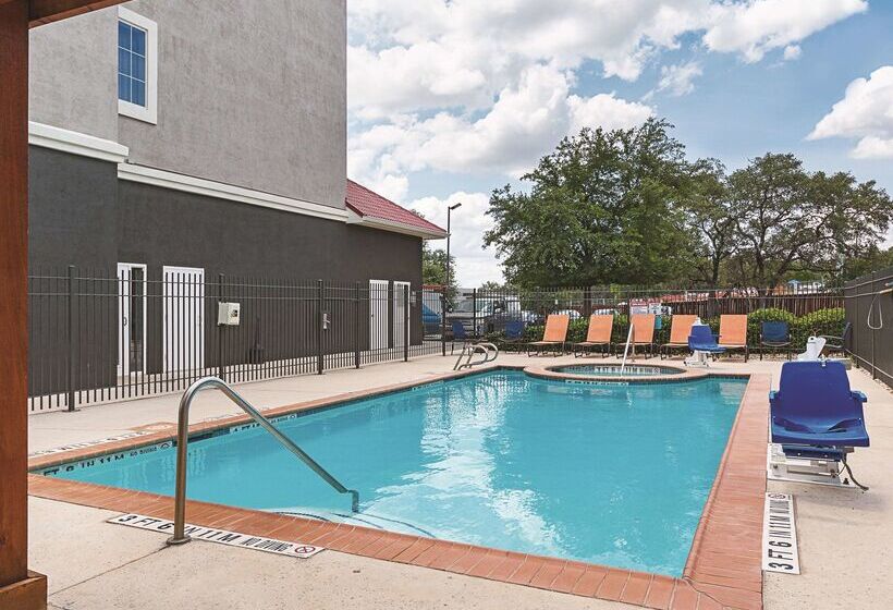 Отель La Quinta By Wyndham San Antonio Northwest