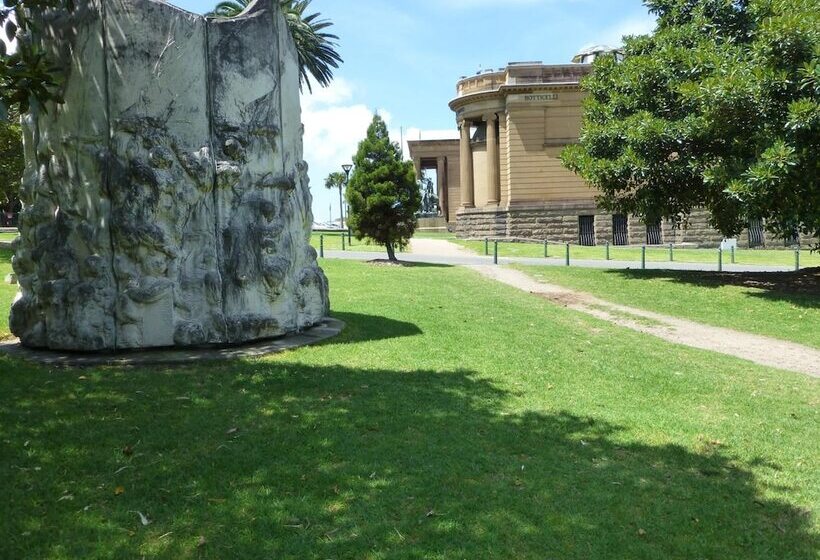 Mariners Court Hotel Sydney