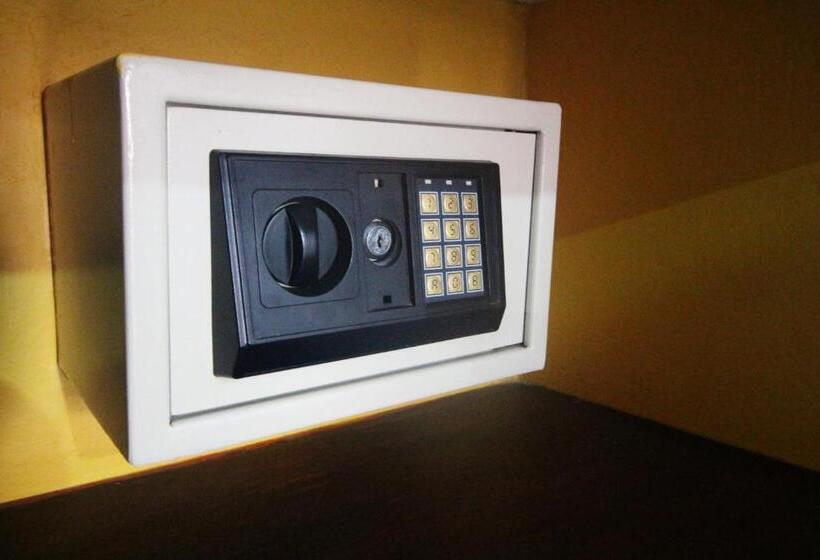 Отель Mary Carmen