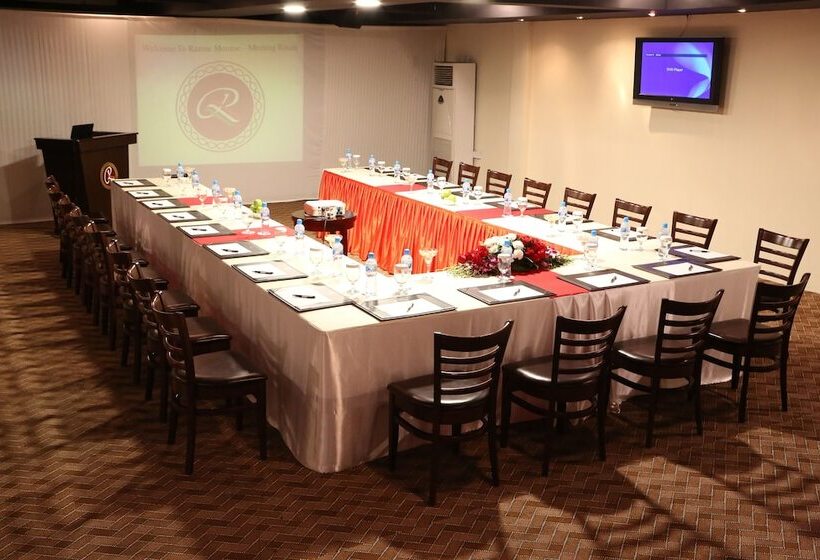 Monroe Hotel & Suites