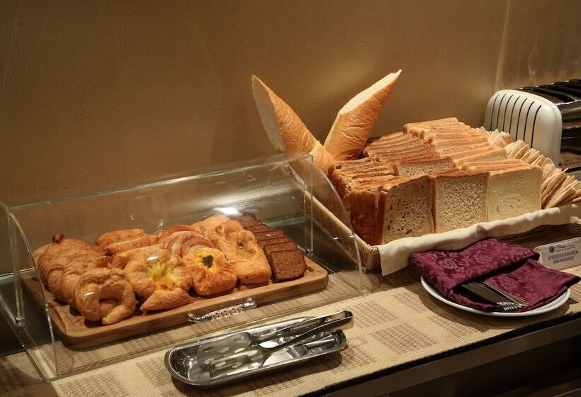 Monroe Hotel & Suites