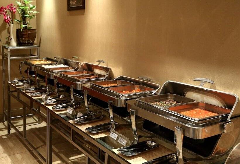 Monroe Hotel & Suites