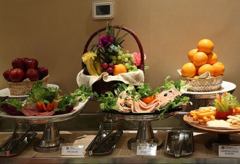 Monroe Hotel & Suites