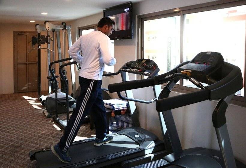 Monroe Hotel & Suites