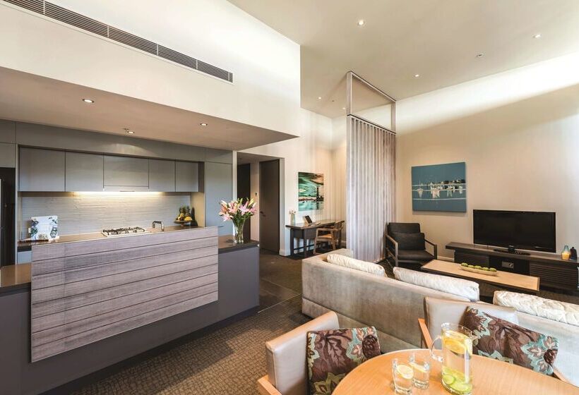 ホテル Oaks Redcliffe Mon Komo Suites