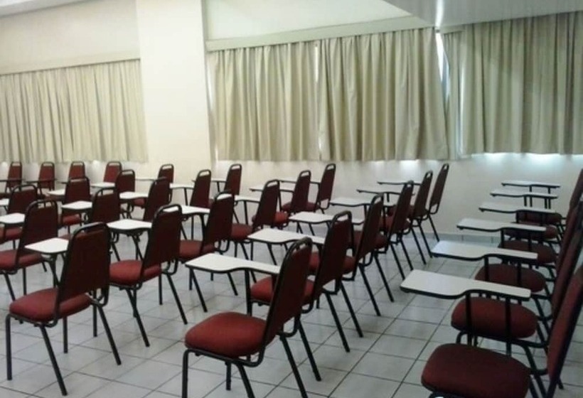 ホテル Oft Plaza Oeste