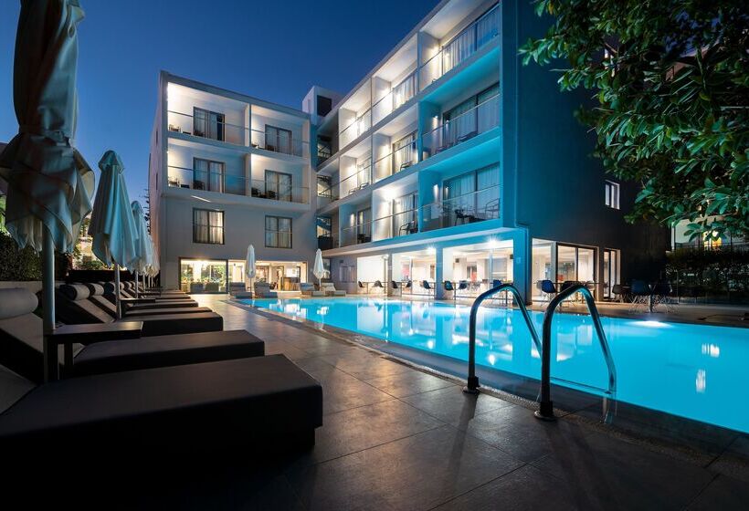 בית מלון כפרי Oktober Downtown Boutique