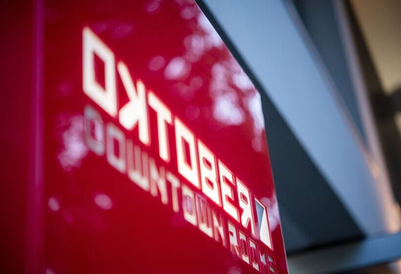 בית מלון כפרי Oktober Downtown Boutique