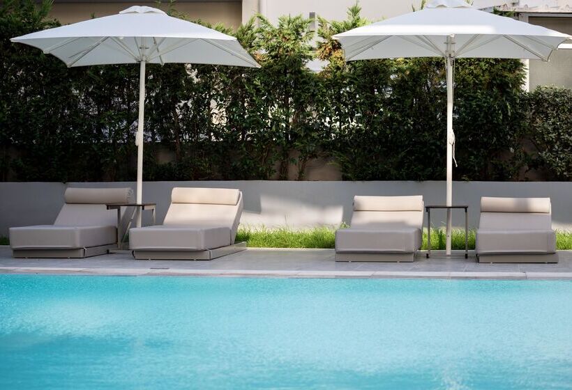 בית מלון כפרי Oktober Downtown Boutique