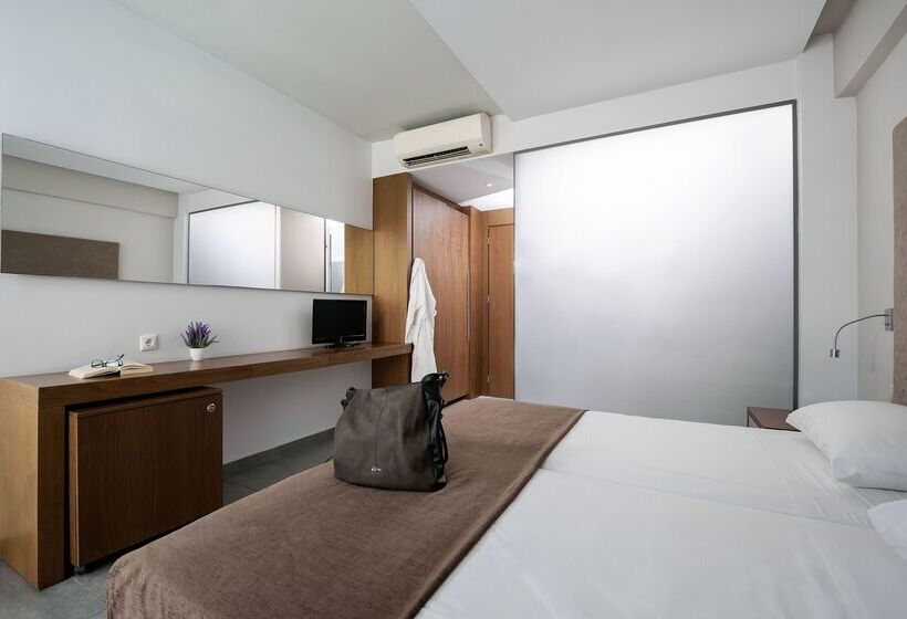 בית מלון כפרי Oktober Downtown Boutique