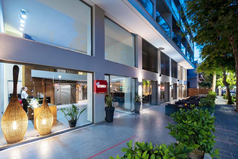 בית מלון כפרי Oktober Downtown Boutique