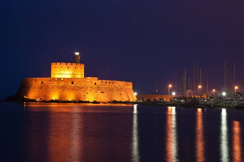 בית מלון כפרי Oktober Downtown Boutique