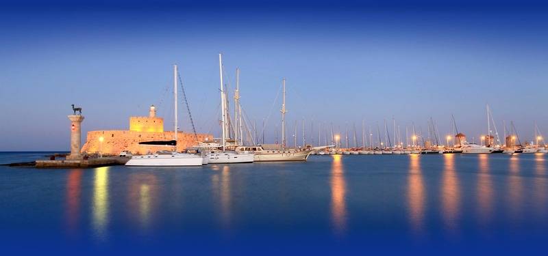 בית מלון כפרי Oktober Downtown Boutique